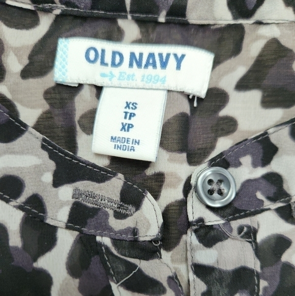 Old Navy Sheer Leopard Sleeveless Button Down Blouse - Picture 6 of 7